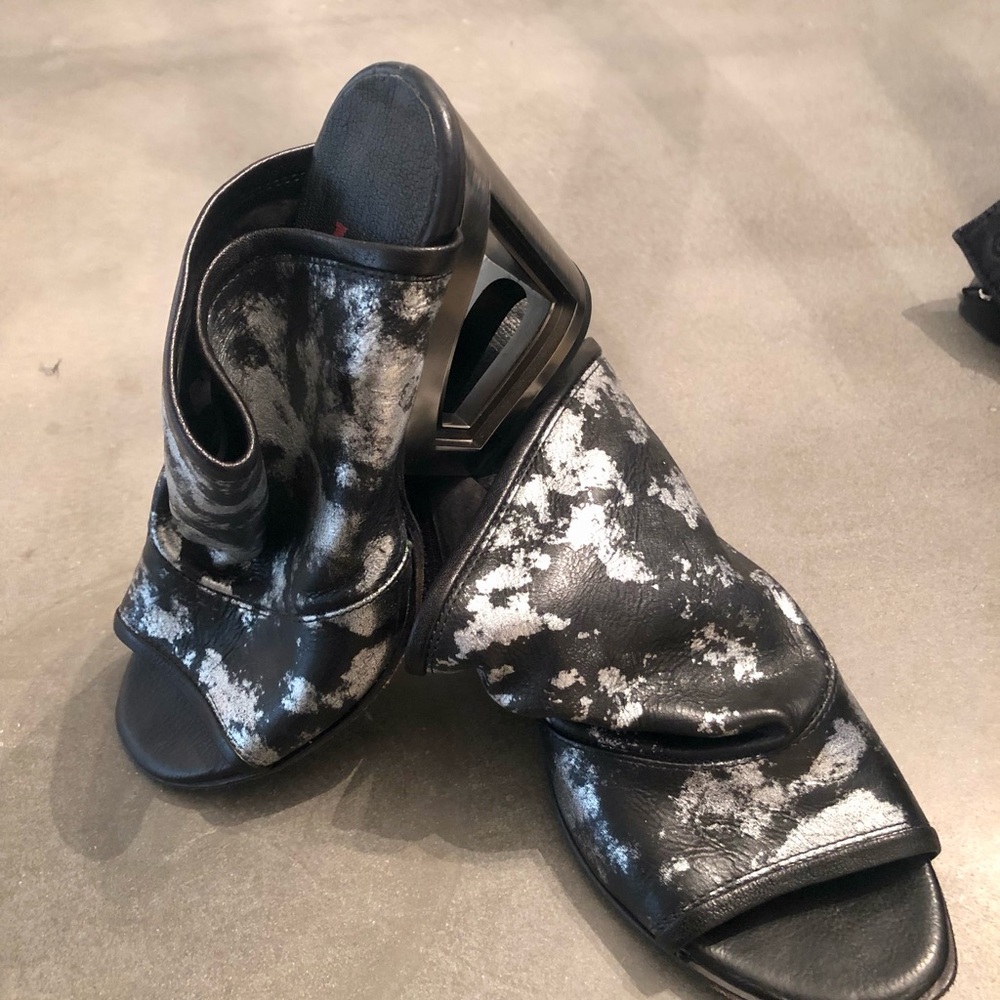 A.S 98 Stylish Black Metallic Slides/Wedge Women's Shoes SZ 7.5 - Picture 5 of 10